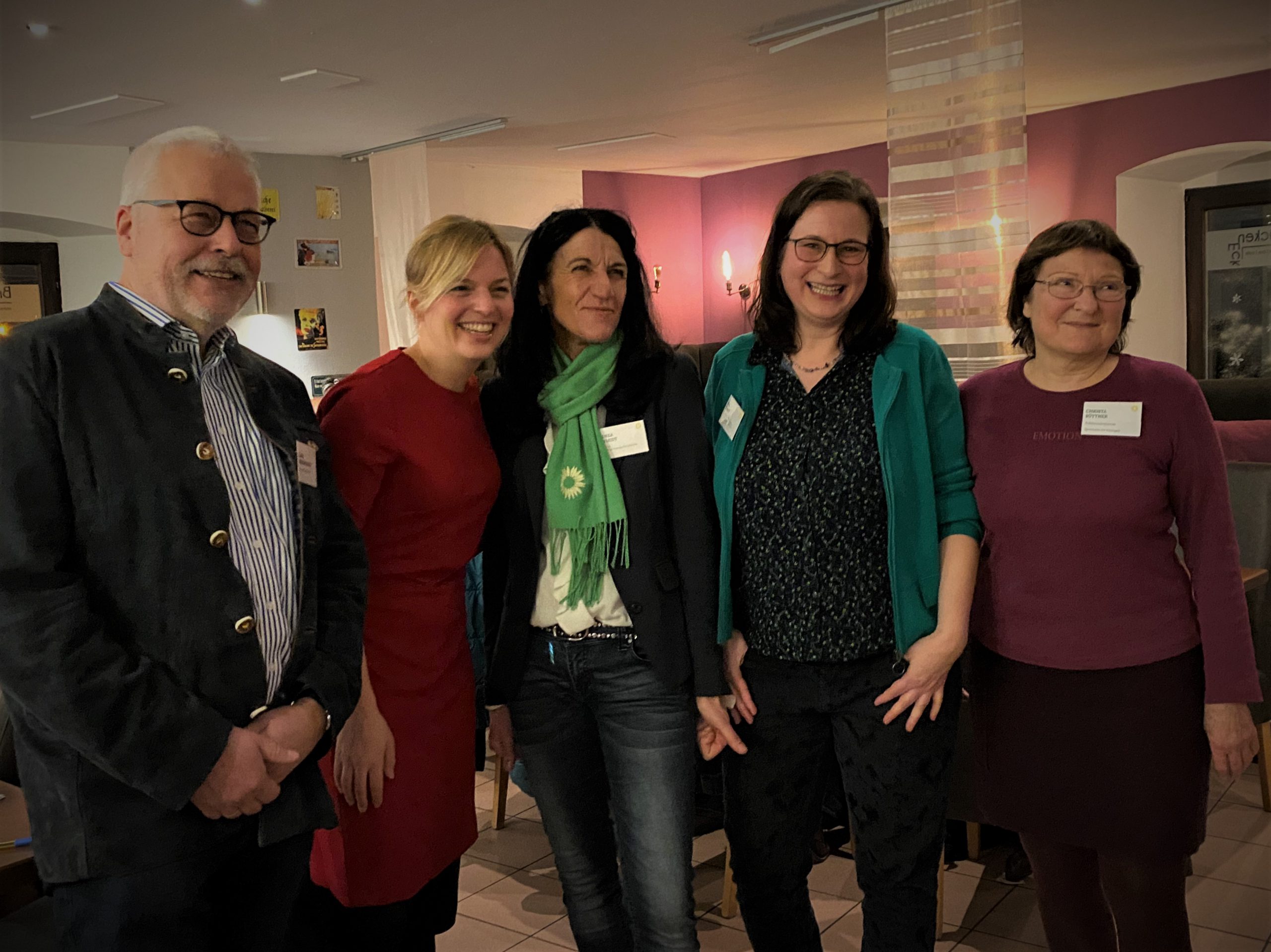 Katharina Schulze zu Besuch beim Ortsverband der GRÜNEN in Kitzingen. v.lk.s: Klaus Sanzenbacher, Katharina Schulze, Amdrea Schmidt, Eva Trapp, Christa Büttner.