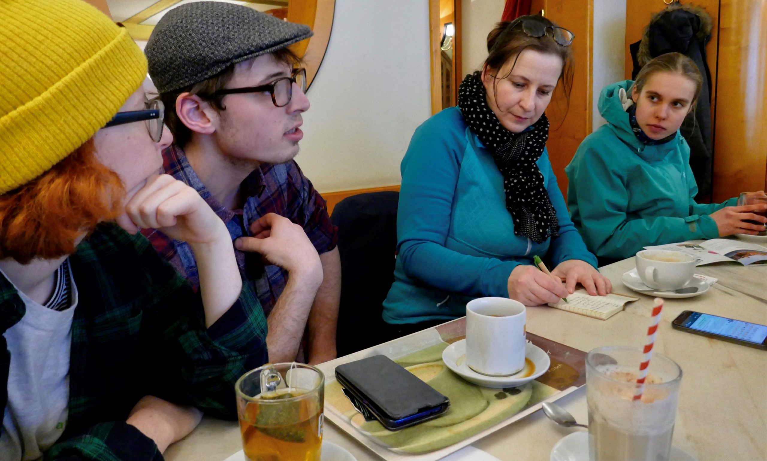 Eva Trapp im Gespräch mit den Fridays For Future-Aktiven in Kitzingen