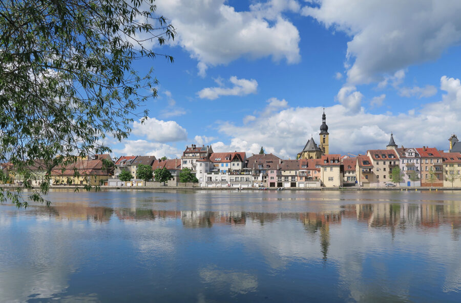 Silhouette der Großen Kreisstadt Kitzingen am Main