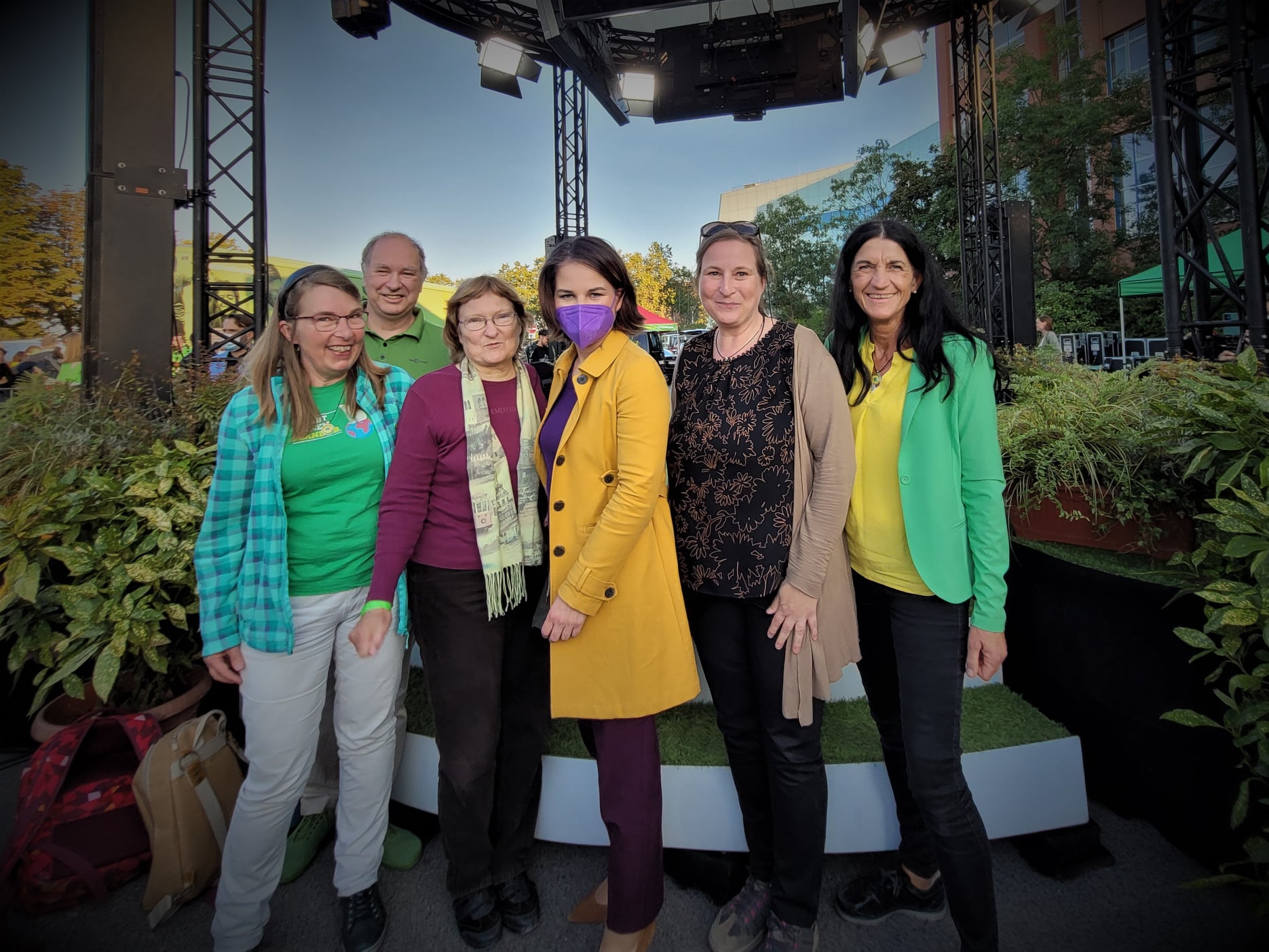 Fünf Mitglieder des Ortsverbandes GRÜNE Kitzingen und Annalena Baerbock