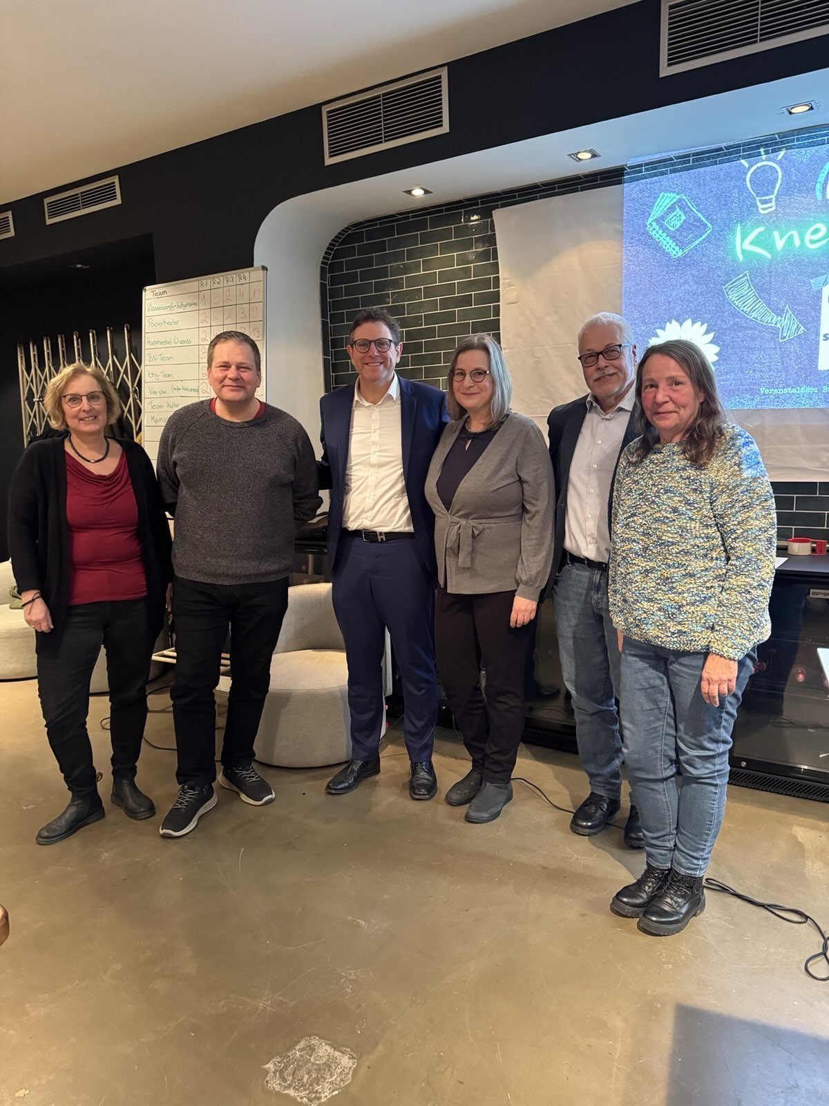 Beim Kitzinger Kneipenquiz: v.lks: Stefanie Schumacher, Michael Zink, OB Martin Heilig, Eva Trapp, OB-Kandidat Klaus Sanzenbacher und Jutta Reck.