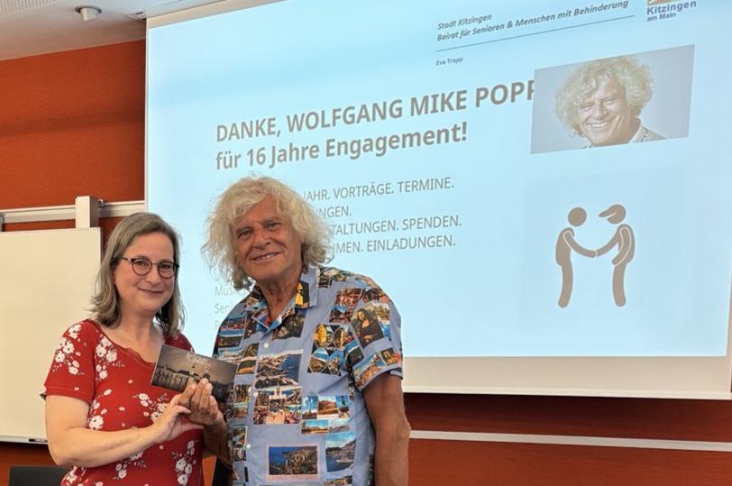 Referentin Eva Trapp verabschiedet ihren Vorgänger Wolfgang Popp im Seniorenbeirat.